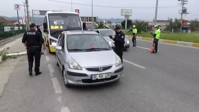 Tam kapanmanın ardından Balıkesir sınırlarında yol denetimleri başladı Tam kapanmanın ardından Balıkesir sınırlarında yol denetimleri başladı