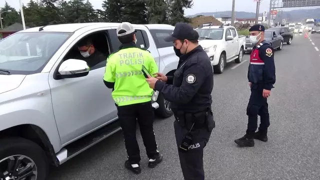 Tam kapanmanın ardından Balıkesir sınırlarında yol denetimleri başladı Tam kapanmanın ardından Balıkesir sınırlarında yol denetimleri başladı