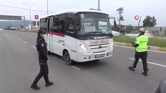 Tam kapanmanın ardından Balıkesir sınırlarında yol denetimleri başladı Tam kapanmanın ardından Balıkesir sınırlarında yol denetimleri başladı