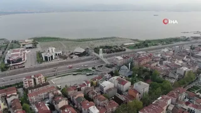 Tam kapanmanın başlaması ile Kocaeli'de sokaklar sessizliğe büründü Tam kapanmanın başlaması ile Kocaeli'de sokaklar sessizliğe büründü