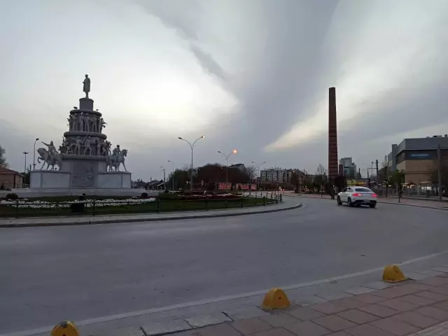 17 günlük kapanmanın başlamasıyla Eskişehir'de alanlar bomboş kaldı 17 günlük kapanmanın başlamasıyla Eskişehir'de alanlar bomboş kaldı