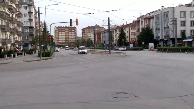 17 günlük kapanmanın başlamasıyla Eskişehir'de alanlar bomboş kaldı 17 günlük kapanmanın başlamasıyla Eskişehir'de alanlar bomboş kaldı