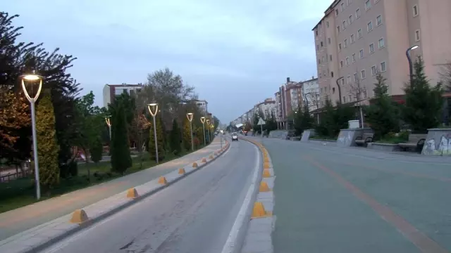 17 günlük kapanmanın başlamasıyla Eskişehir'de alanlar bomboş kaldı 17 günlük kapanmanın başlamasıyla Eskişehir'de alanlar bomboş kaldı