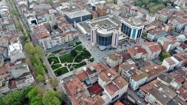Tam kapanmanın başlaması ile Kocaeli'de sokaklar sessizliğe büründü Tam kapanmanın başlaması ile Kocaeli'de sokaklar sessizliğe büründü