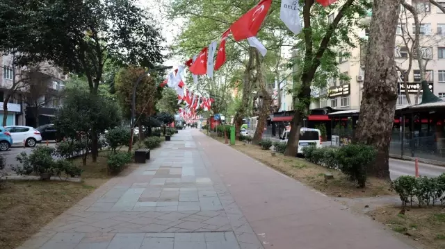 Tam kapanmanın başlaması ile Kocaeli'de sokaklar sessizliğe büründü Tam kapanmanın başlaması ile Kocaeli'de sokaklar sessizliğe büründü