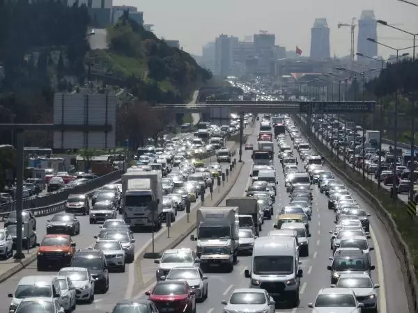 TAM KAPANMAYA 6 SAAT KALA TRAFİK YOĞUNLUĞU: 13.00'DA YÜZDE 65 -1 YENİBOSNA TAM KAPANMAYA 6 SAAT KALA TRAFİK YOĞUNLUĞU: 13.00'DA YÜZDE 65 -1 YENİBOSNA