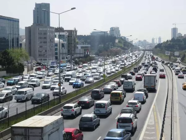 TAM KAPANMAYA 6 SAAT KALA TRAFİK YOĞUNLUĞU: 13.00'DA YÜZDE 65 -1 YENİBOSNA TAM KAPANMAYA 6 SAAT KALA TRAFİK YOĞUNLUĞU: 13.00'DA YÜZDE 65 -1 YENİBOSNA