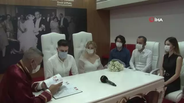 Tam kapanmaya girmeden dünya evine girdiler Tam kapanmaya girmeden dünya evine girdiler