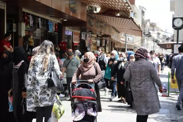 TAM KAPANMAYA SAATLER KALA GAZİANTEP'TEKİ ÇARŞILAR DOLDU TAM KAPANMAYA SAATLER KALA GAZİANTEP'TEKİ ÇARŞILAR DOLDU