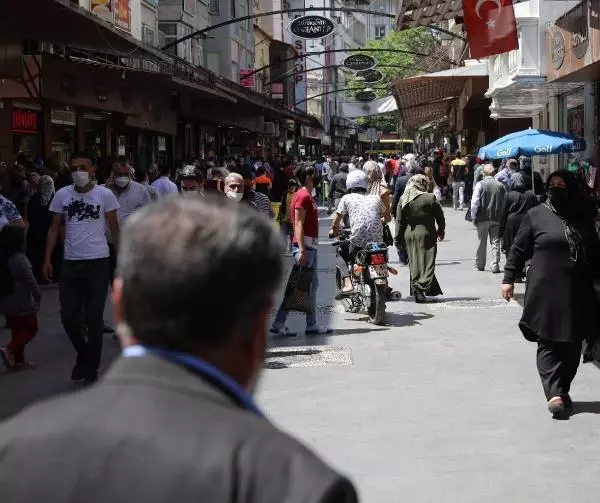 TAM KAPANMAYA SAATLER KALA GAZİANTEP'TEKİ ÇARŞILAR DOLDU TAM KAPANMAYA SAATLER KALA GAZİANTEP'TEKİ ÇARŞILAR DOLDU