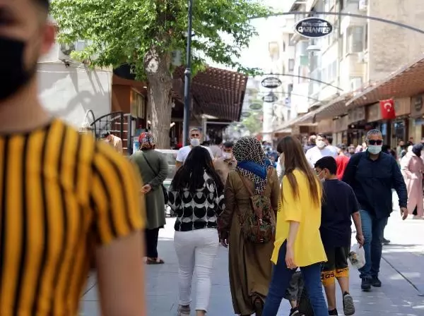 TAM KAPANMAYA SAATLER KALA GAZİANTEP'TEKİ ÇARŞILAR DOLDU TAM KAPANMAYA SAATLER KALA GAZİANTEP'TEKİ ÇARŞILAR DOLDU