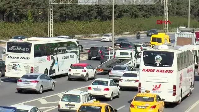 TAM KAPANMAYA SON 2 SAAT; ÇAMLICA GİŞELERDE TRAFİK YOĞUNLUĞU SÜRÜYOR TAM KAPANMAYA SON 2 SAAT; ÇAMLICA GİŞELERDE TRAFİK YOĞUNLUĞU SÜRÜYOR