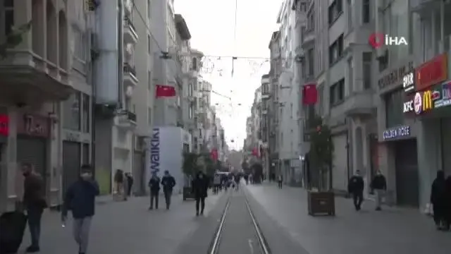 Tam kapanmayla birlikte İstiklal Caddesi turistlere kaldı Tam kapanmayla birlikte İstiklal Caddesi turistlere kaldı