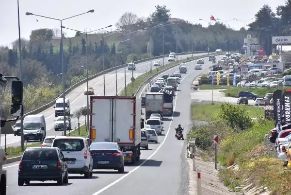 TEKİRDAĞ İSTANBUL-TEKİRDAĞ YOLUNDA ARAÇ KUYRUĞU TEKİRDAĞ İSTANBUL-TEKİRDAĞ YOLUNDA ARAÇ KUYRUĞU