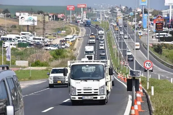TEKİRDAĞ İSTANBUL-TEKİRDAĞ YOLUNDA ARAÇ KUYRUĞU TEKİRDAĞ İSTANBUL-TEKİRDAĞ YOLUNDA ARAÇ KUYRUĞU