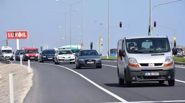 TEKİRDAĞ İSTANBUL-TEKİRDAĞ YOLUNDA ARAÇ KUYRUĞU TEKİRDAĞ İSTANBUL-TEKİRDAĞ YOLUNDA ARAÇ KUYRUĞU