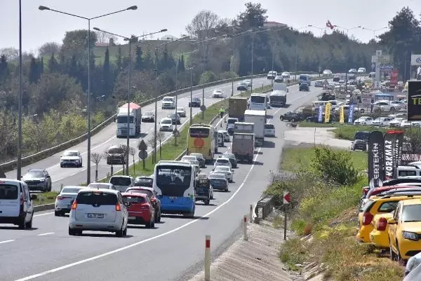 TEKİRDAĞ İSTANBUL-TEKİRDAĞ YOLUNDA ARAÇ KUYRUĞU TEKİRDAĞ İSTANBUL-TEKİRDAĞ YOLUNDA ARAÇ KUYRUĞU