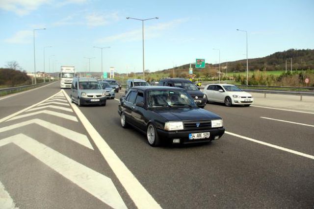 TEM'in Bolu geçişinde 'tam kapanma' öncesi araç yoğunluğu TEM'in Bolu geçişinde 'tam kapanma' öncesi araç yoğunluğu