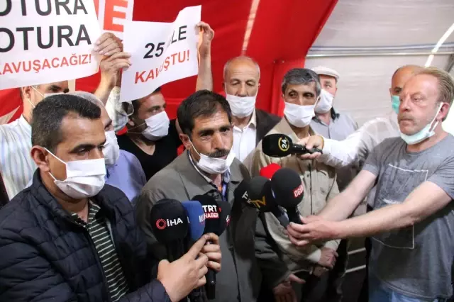 Son dakika gündem: Terörün pençesinden kurtulan evladına kavuştu, mutluluğunu evlat nöbeti tuttuğu ailelerle paylaştı Son dakika gündem: Terörün pençesinden kurtulan evladına kavuştu, mutluluğunu evlat nöbeti tuttuğu ailelerle paylaştı
