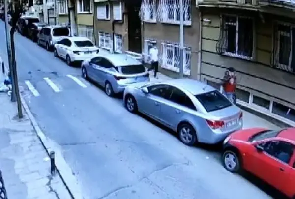 Thodex soruşturmasında şirketin firari CEO'su Özer'in kardeşlerine tutuklama talebi Thodex soruşturmasında şirketin firari CEO'su Özer'in kardeşlerine tutuklama talebi