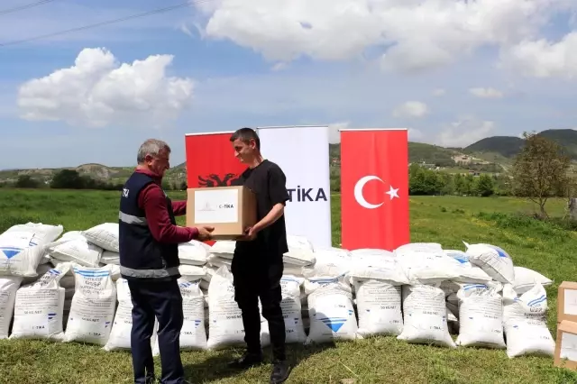 - TİKA'dan Arnavutluk'ta çiftçilere tohum ve gübre desteği - TİKA'dan Arnavutluk'ta çiftçilere tohum ve gübre desteği
