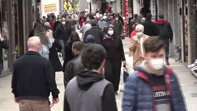 Trabzon'da çarşı ve pazarlarda 'tam kapanma' yoğunluğu Trabzon'da çarşı ve pazarlarda 'tam kapanma' yoğunluğu