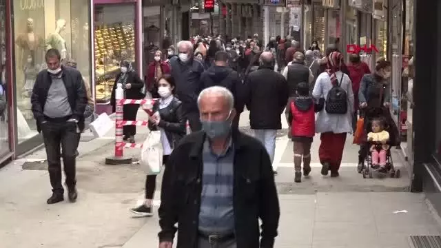 Trabzon'da çarşı ve pazarlarda 'tam kapanma' yoğunluğu Trabzon'da çarşı ve pazarlarda 'tam kapanma' yoğunluğu