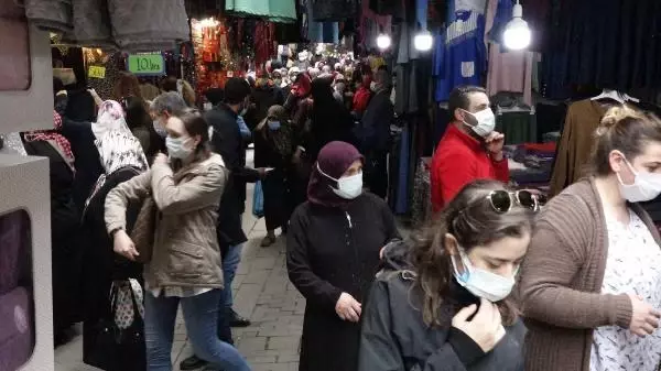 Trabzon'da çarşı ve pazarlarda 'tam kapanma' yoğunluğu Trabzon'da çarşı ve pazarlarda 'tam kapanma' yoğunluğu
