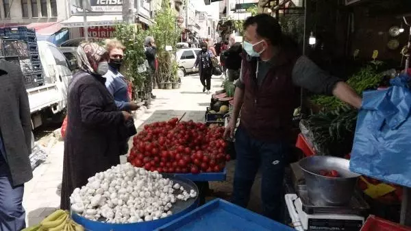 Trabzon'da çarşı ve pazarlarda 'tam kapanma' yoğunluğu Trabzon'da çarşı ve pazarlarda 'tam kapanma' yoğunluğu