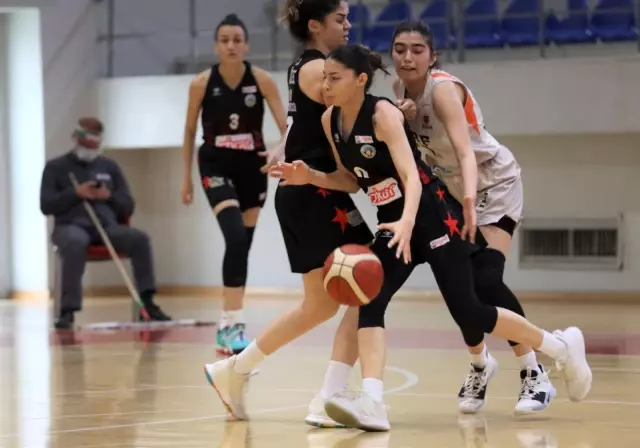 Turgutlu Belediyespor Kadın Basketbol Takımı doludizgin Turgutlu Belediyespor Kadın Basketbol Takımı doludizgin