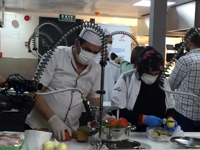 - Türk ve Suriyeli aileler birbirleri için iftar sofrası hazırladı - Türk ve Suriyeli aileler birbirleri için iftar sofrası hazırladı