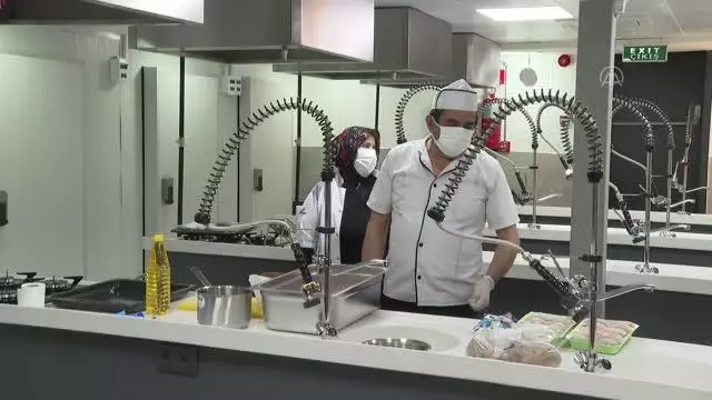 Türk ve Suriyeli aileler, yöresel yemeklerini birbirlerine ikram ederek 'dostluk sofrası' kuracak Türk ve Suriyeli aileler, yöresel yemeklerini birbirlerine ikram ederek 'dostluk sofrası' kuracak