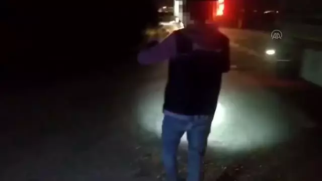Uyuşturucu operasyonunda 10 kilo 200 gram esrar ele geçirildi Uyuşturucu operasyonunda 10 kilo 200 gram esrar ele geçirildi