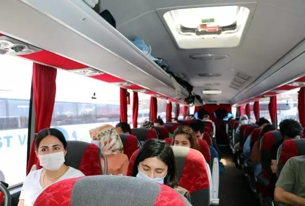 Van'da,17 günlük 'tam kapanma' öncesi otogarda yoğunluk Van'da,17 günlük 'tam kapanma' öncesi otogarda yoğunluk