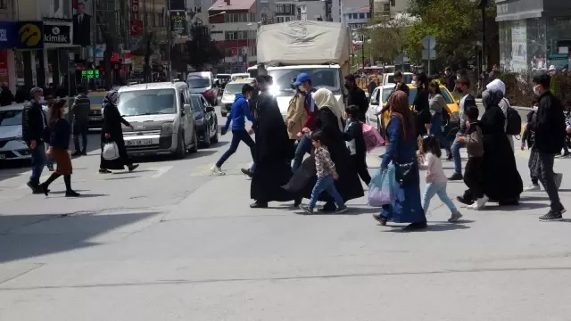 Van'da tam kapanma öncesi yoğunluk Van'da tam kapanma öncesi yoğunluk