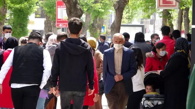 Van'da tam kapanma öncesi yoğunluk Van'da tam kapanma öncesi yoğunluk