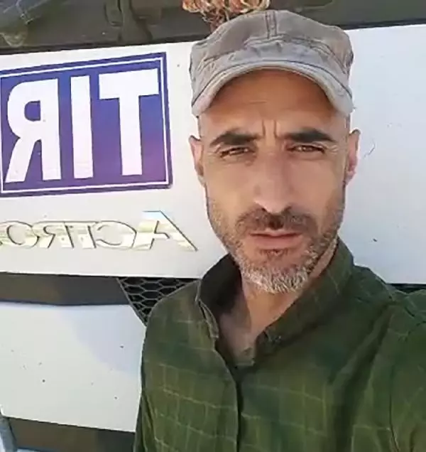 Veterineri telefonla görüntülü arayıp eşeğe doğum yaptırdı Veterineri telefonla görüntülü arayıp eşeğe doğum yaptırdı