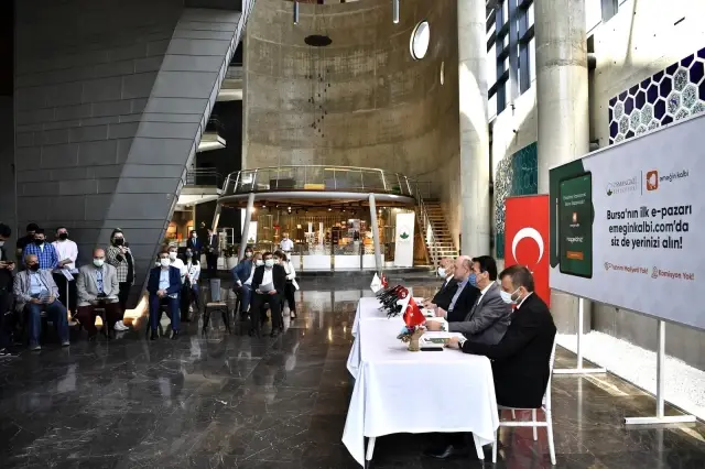 Osmangazi Belediyesi Türkiye'nin ilk ve en büyük e-ticaret pazarını açıyor Osmangazi Belediyesi Türkiye'nin ilk ve en büyük e-ticaret pazarını açıyor