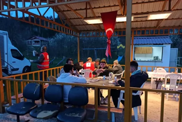 Son dakika haber! Yangında 2 kişinin öldüğü köye yardım Son dakika haber! Yangında 2 kişinin öldüğü köye yardım