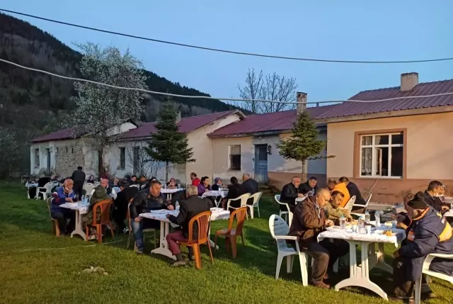 Son dakika haber! Yangında 2 kişinin öldüğü köye yardım Son dakika haber! Yangında 2 kişinin öldüğü köye yardım