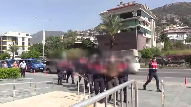 Son dakika haberleri: Yasa dışı bahis operasyonunda yakalanan 4 şüpheli tutuklandı Son dakika haberleri: Yasa dışı bahis operasyonunda yakalanan 4 şüpheli tutuklandı
