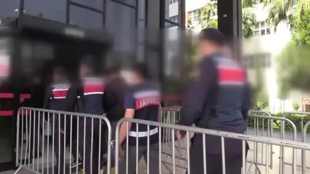 Son dakika haberleri: Yasa dışı bahis operasyonunda yakalanan 4 şüpheli tutuklandı Son dakika haberleri: Yasa dışı bahis operasyonunda yakalanan 4 şüpheli tutuklandı