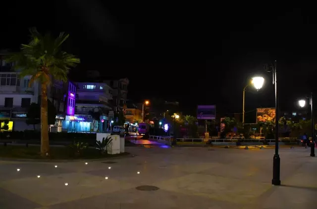 Yenilenen Kuşadası çarşılarına çevre dostu aydınlatma Yenilenen Kuşadası çarşılarına çevre dostu aydınlatma