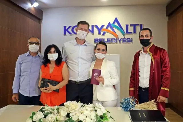 Yerleşik yabancılar dünya evine kapanarak girdiler Yerleşik yabancılar dünya evine kapanarak girdiler