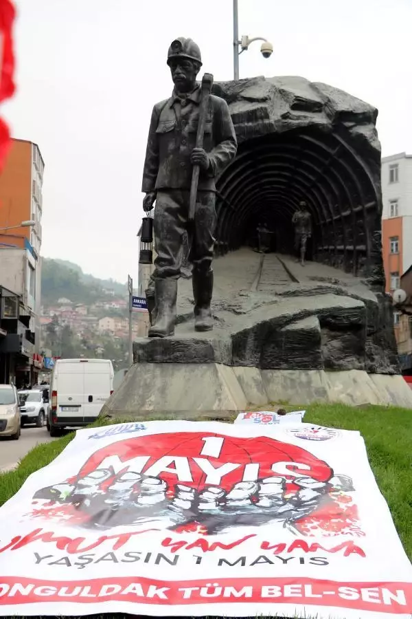ZONGULDAK'TA 'TAM KAPANMA' ÖNCESİ 1 MAYIS KUTLAMASI ZONGULDAK'TA 'TAM KAPANMA' ÖNCESİ 1 MAYIS KUTLAMASI