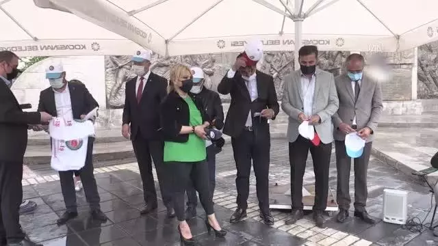1 Mayıs Emek ve Dayanışma Günü dolayısıyla basın açıklaması yapıldı 1 Mayıs Emek ve Dayanışma Günü dolayısıyla basın açıklaması yapıldı