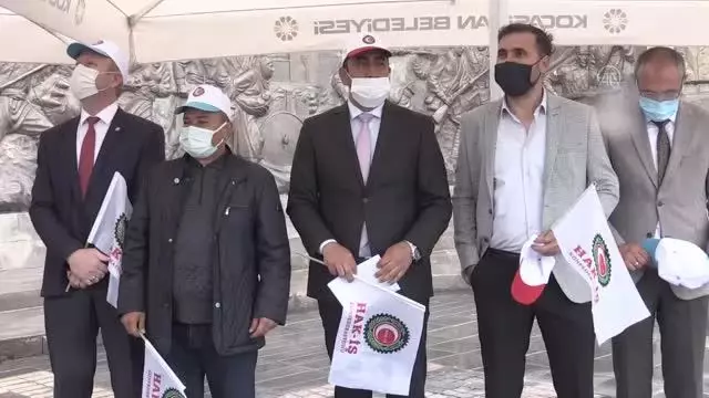 1 Mayıs Emek ve Dayanışma Günü dolayısıyla basın açıklaması yapıldı 1 Mayıs Emek ve Dayanışma Günü dolayısıyla basın açıklaması yapıldı