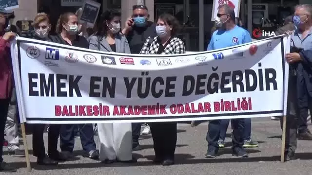 1 Mayıs'ı işçi ve memurlar ayrı ayrı kutladı 1 Mayıs'ı işçi ve memurlar ayrı ayrı kutladı