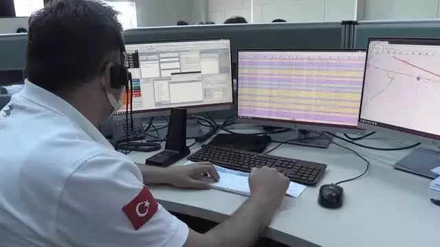 112 Acil Çağrı Merkezine gelen çağrı sayısı 'tam kapanmada' arttı 112 Acil Çağrı Merkezine gelen çağrı sayısı 'tam kapanmada' arttı