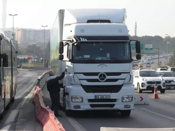 15 TEMMUZ ŞEHİTLER KÖPRÜSÜ'NDE TAM KAPANMA DENETİMİ 15 TEMMUZ ŞEHİTLER KÖPRÜSÜ'NDE TAM KAPANMA DENETİMİ